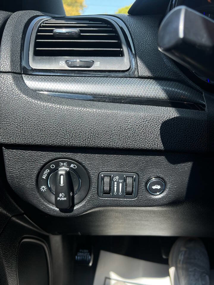 Used 2015 Chrysler 300 S image 23