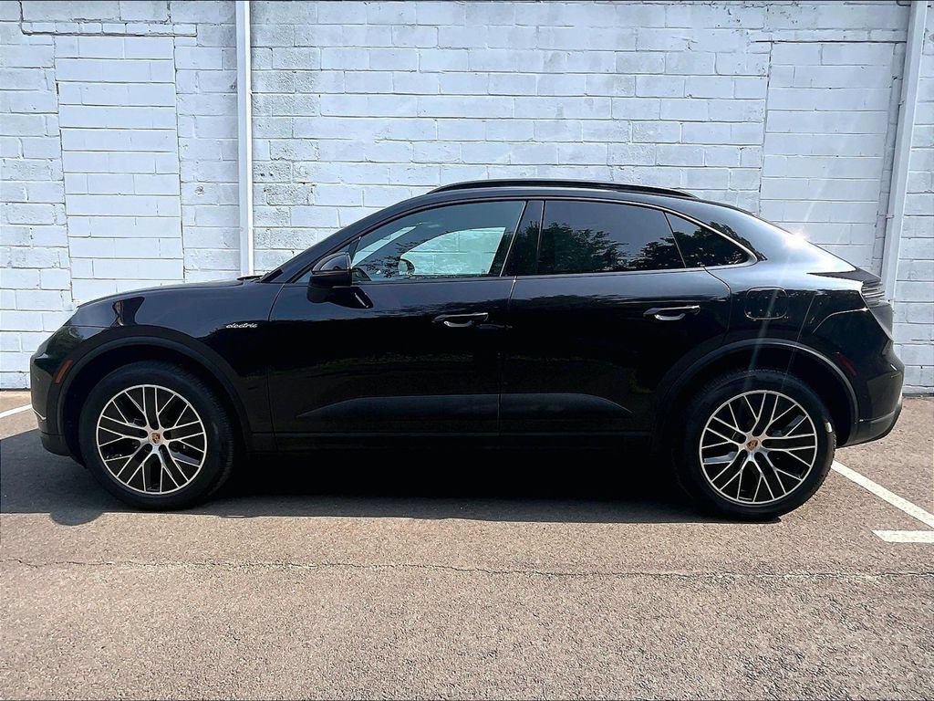 Certified 2025 Porsche Macan 4 Electric AWD/4WD image 2