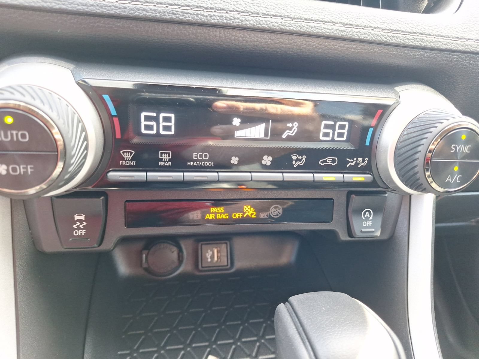 Used 2024 Toyota RAV4 XLE w/ Convenience Package FWD image 26