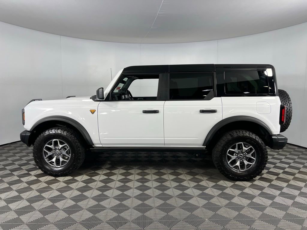 Used 2025 Ford Bronco Badlands image 11