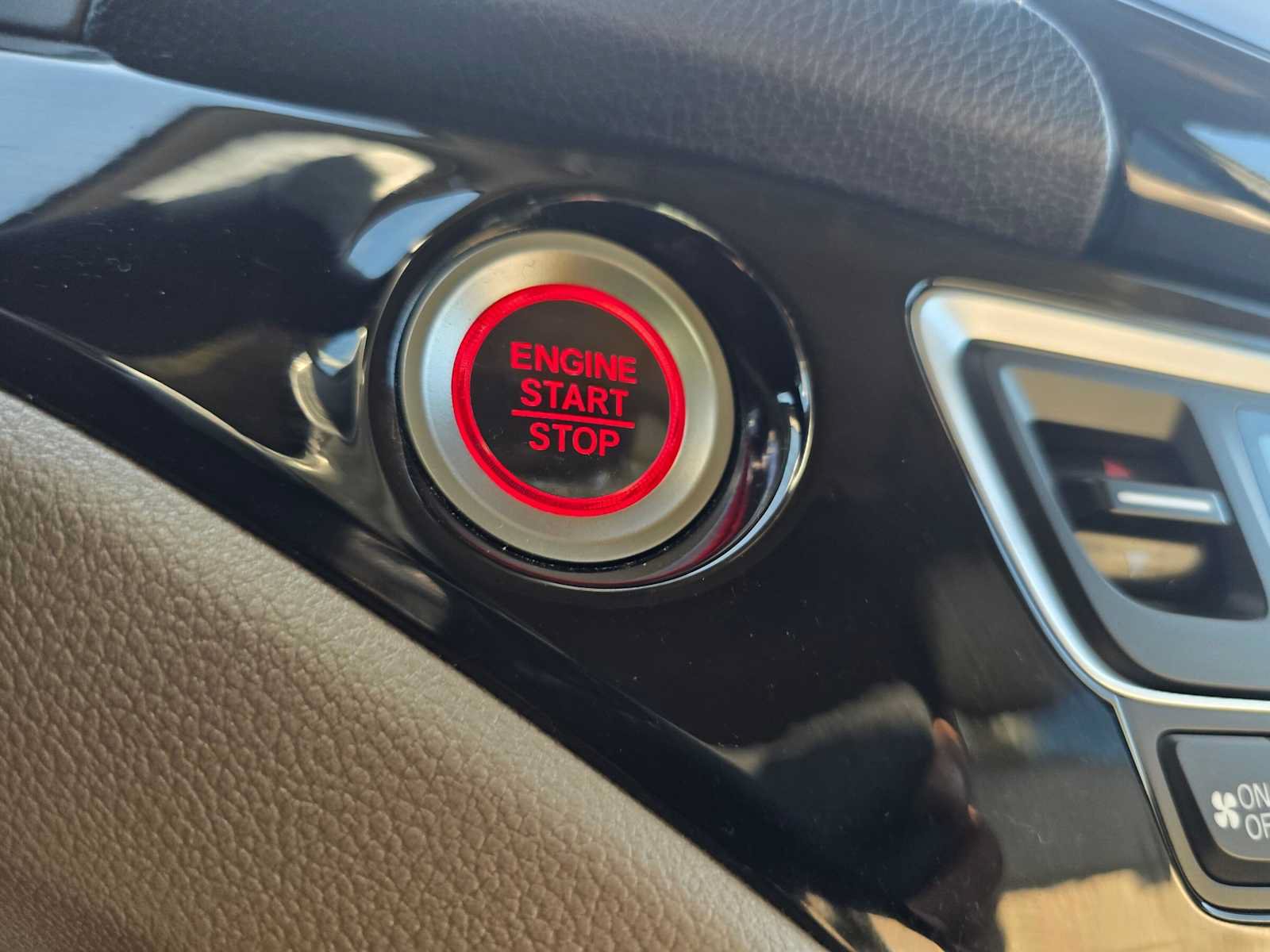 Used 2018 Honda Pilot Touring image 33