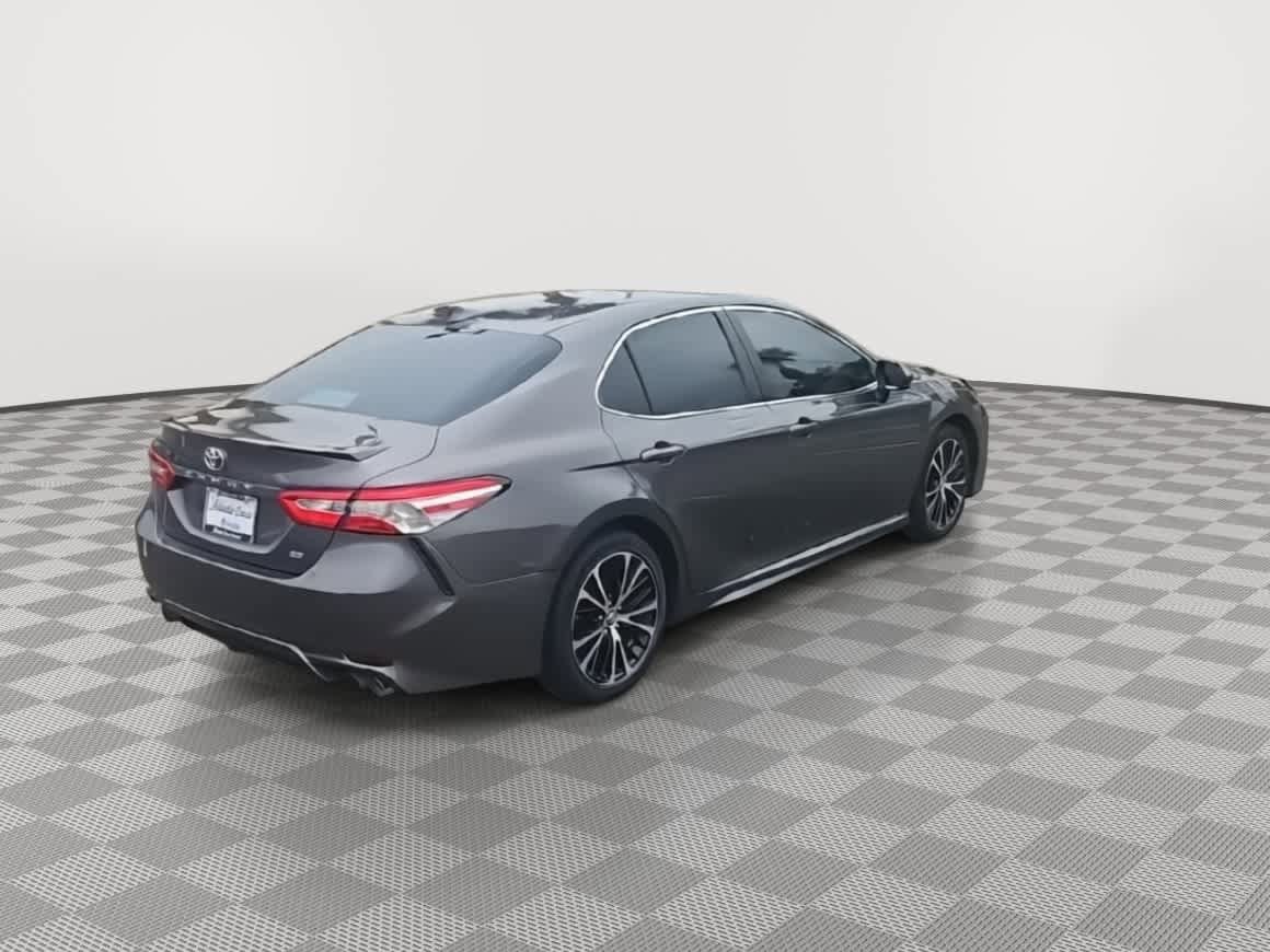 Used 2020 Toyota Camry SE FWD image 8