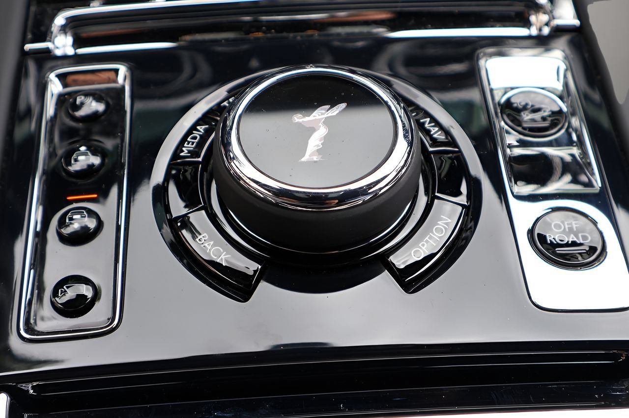 Certified 2026 Rolls-Royce Cullinan Black Badge AWD/4WD image 32