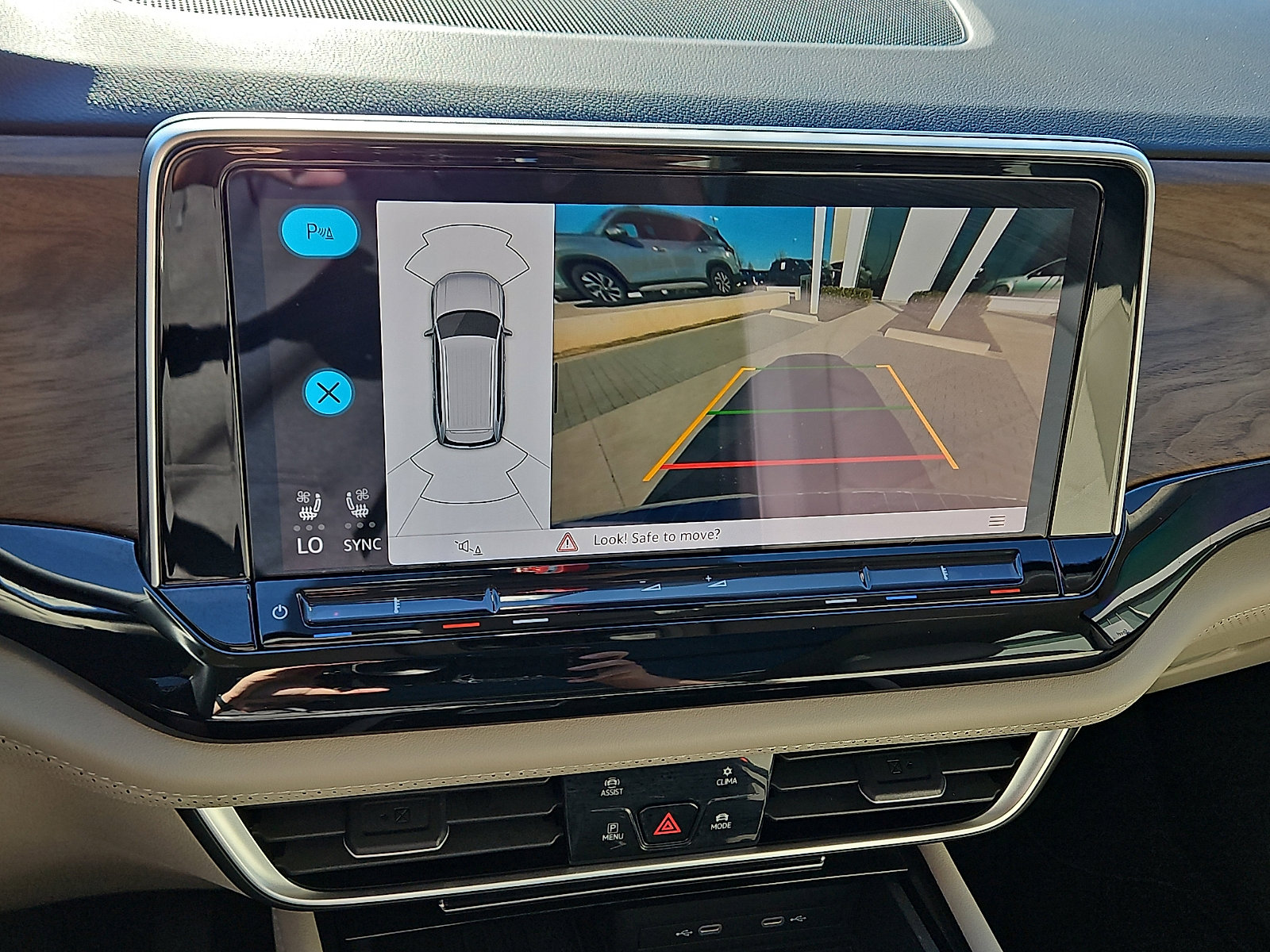 New 2025 Volkswagen Atlas SE image 17