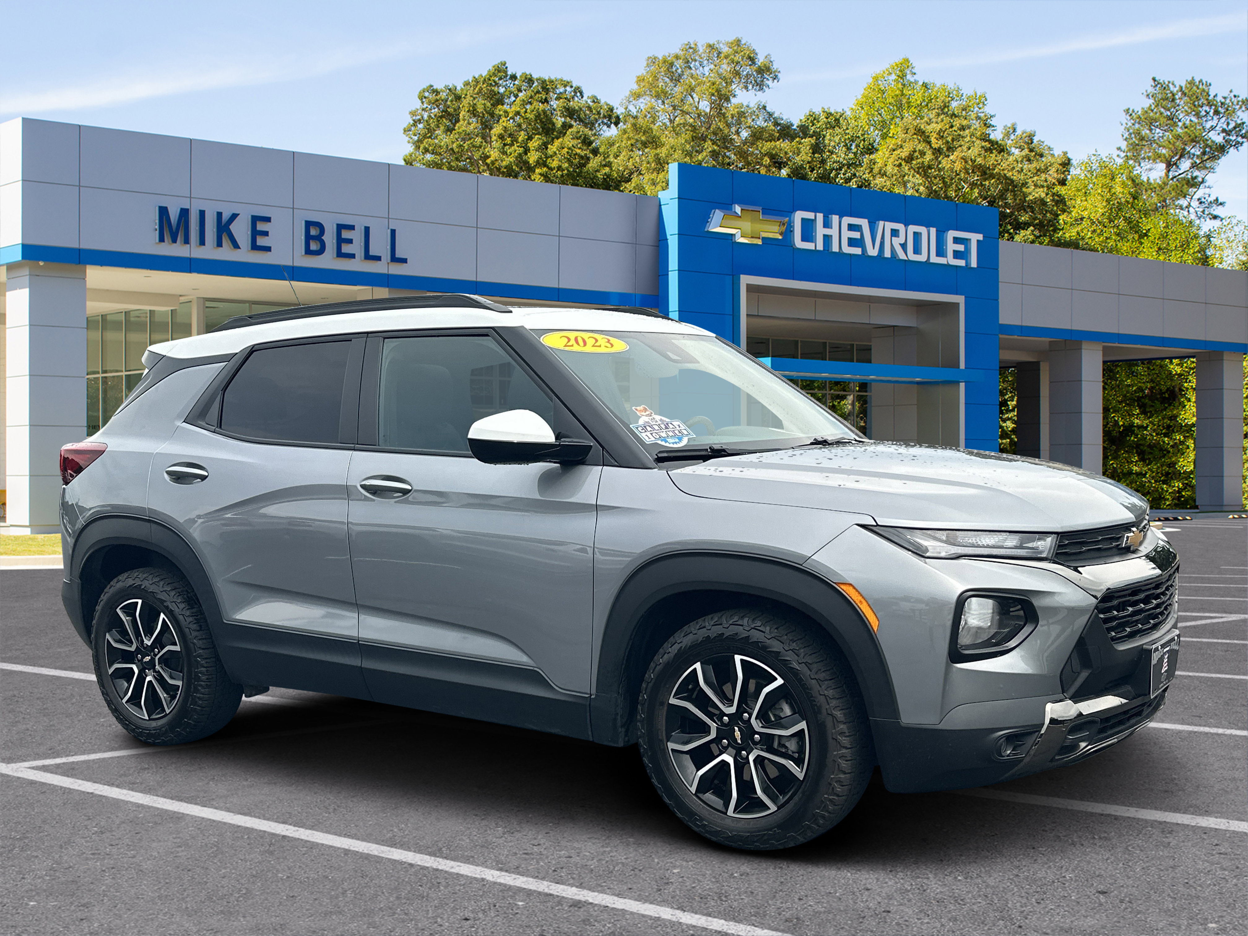 Used 2023 Chevrolet TrailBlazer ACTIV w/ Sun and Liftgate Package FWD image 1