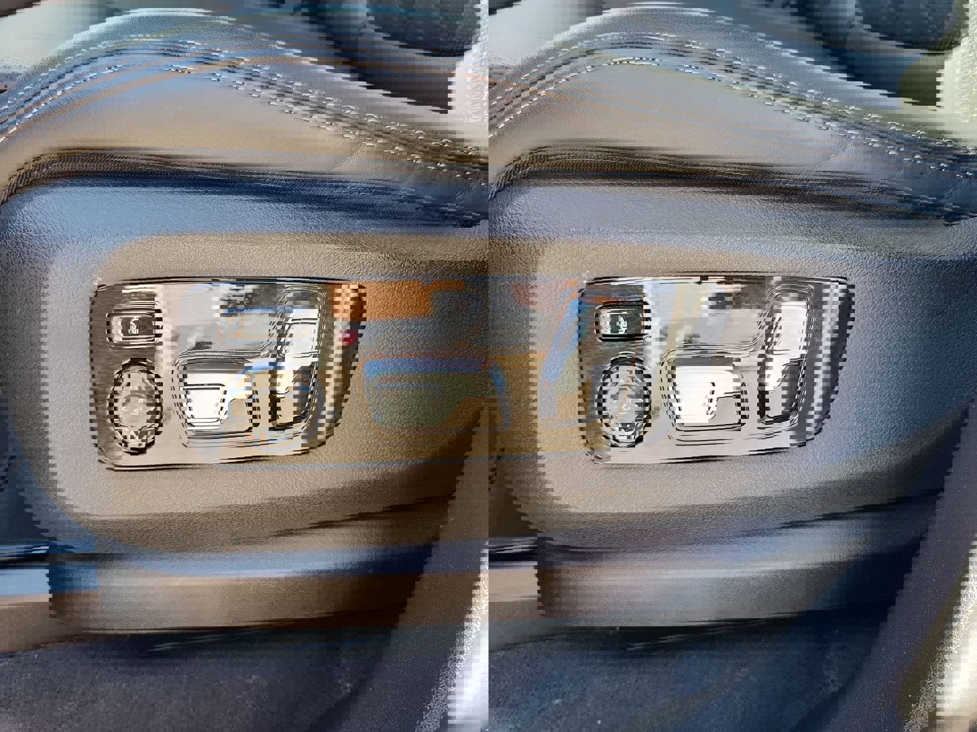 Used 2025 BMW X7 xDrive40i image 17