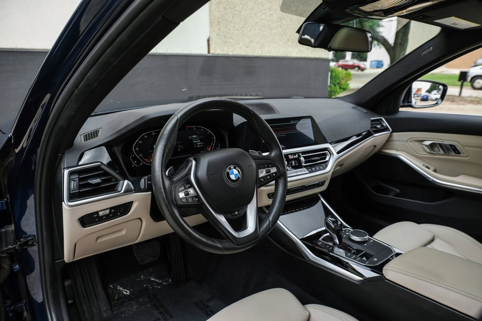 Used 2019 BMW 330i xDrive Sedan w/ Convenience Package AWD/4WD image 2
