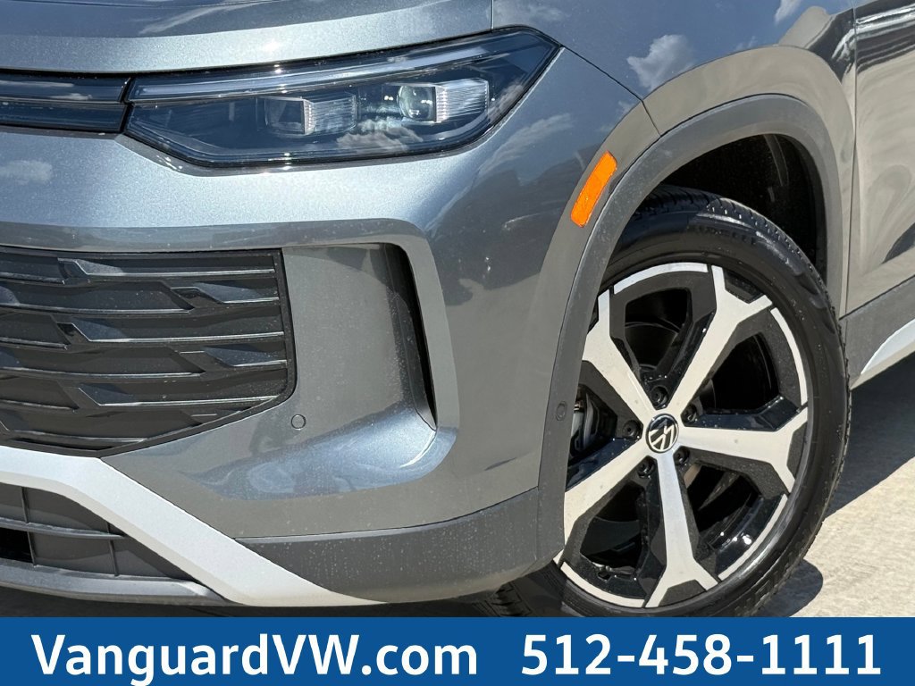 New 2026 Volkswagen Tiguan SE FWD image 3