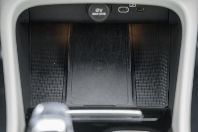 Certified 2024 Volvo XC40 B5 Ultimate w/ Protection Package Premier image 27