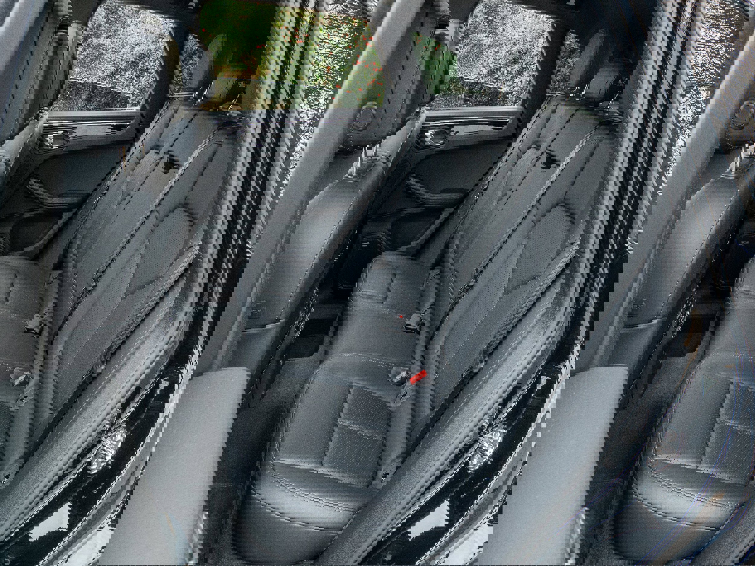 Certified 2025 Porsche Macan image 34