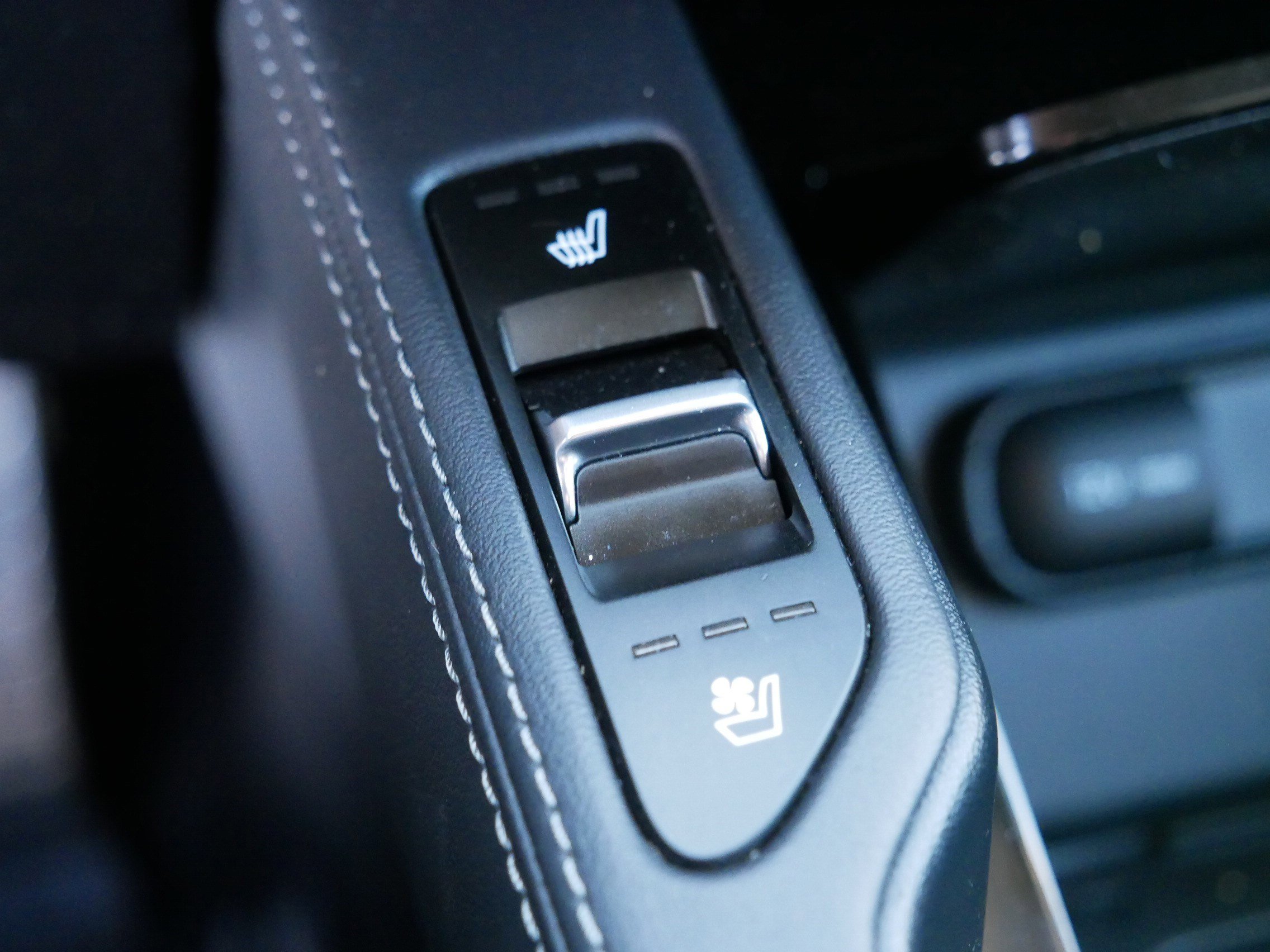 Certified 2022 Kia Telluride SX w/ SX Prestige Package image 33