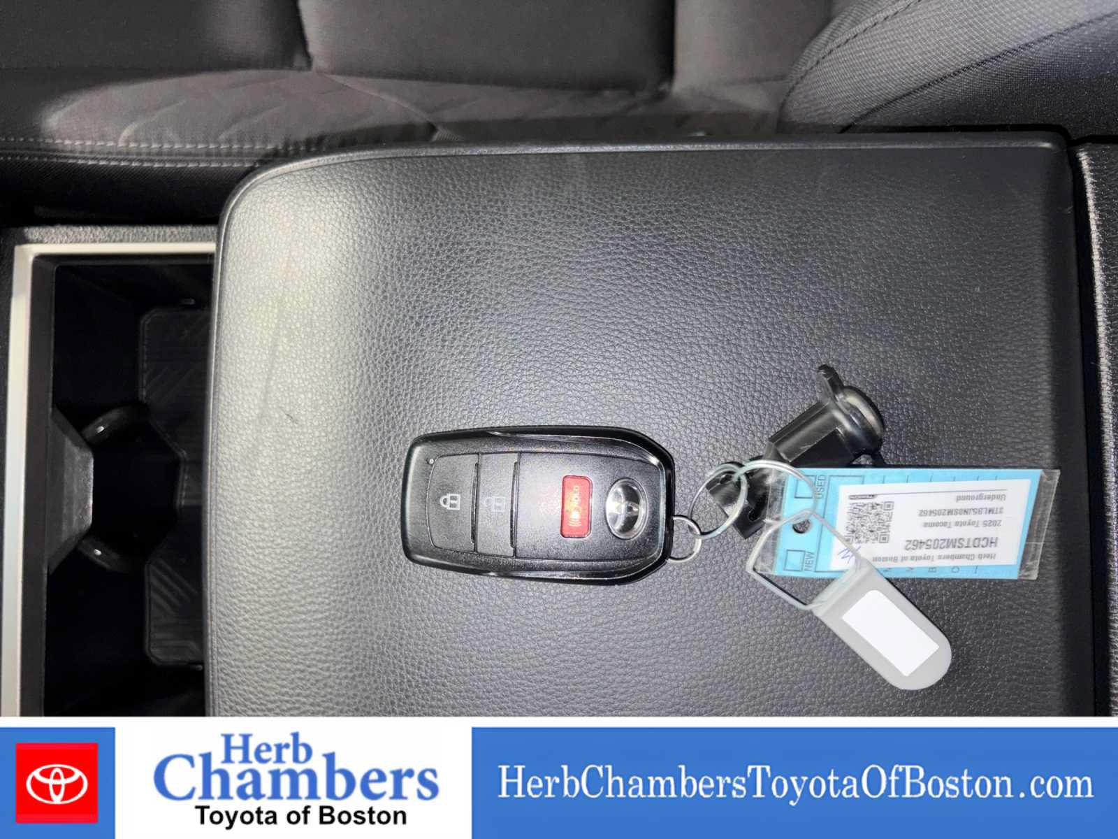 Used 2025 Toyota Tacoma SR5 AWD/4WD image 7