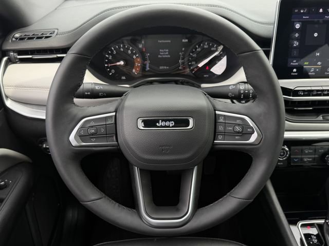 Used 2025 Jeep Compass Limited AWD/4WD image 13