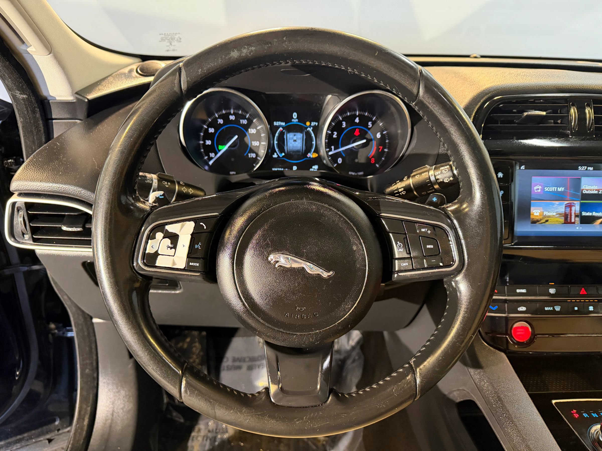 Used 2018 Jaguar F-PACE Premium image 15