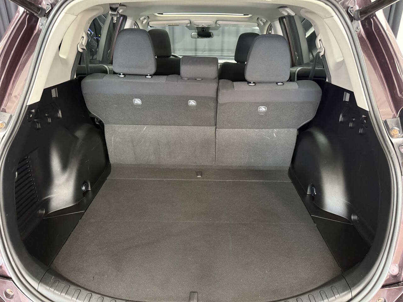 Used 2017 Toyota RAV4 XLE AWD/4WD image 27
