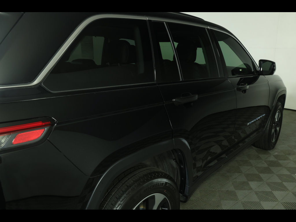 Used 2022 Jeep Grand Cherokee Limited 4xe w/ Luxury Tech Group II AWD/4WD image 20