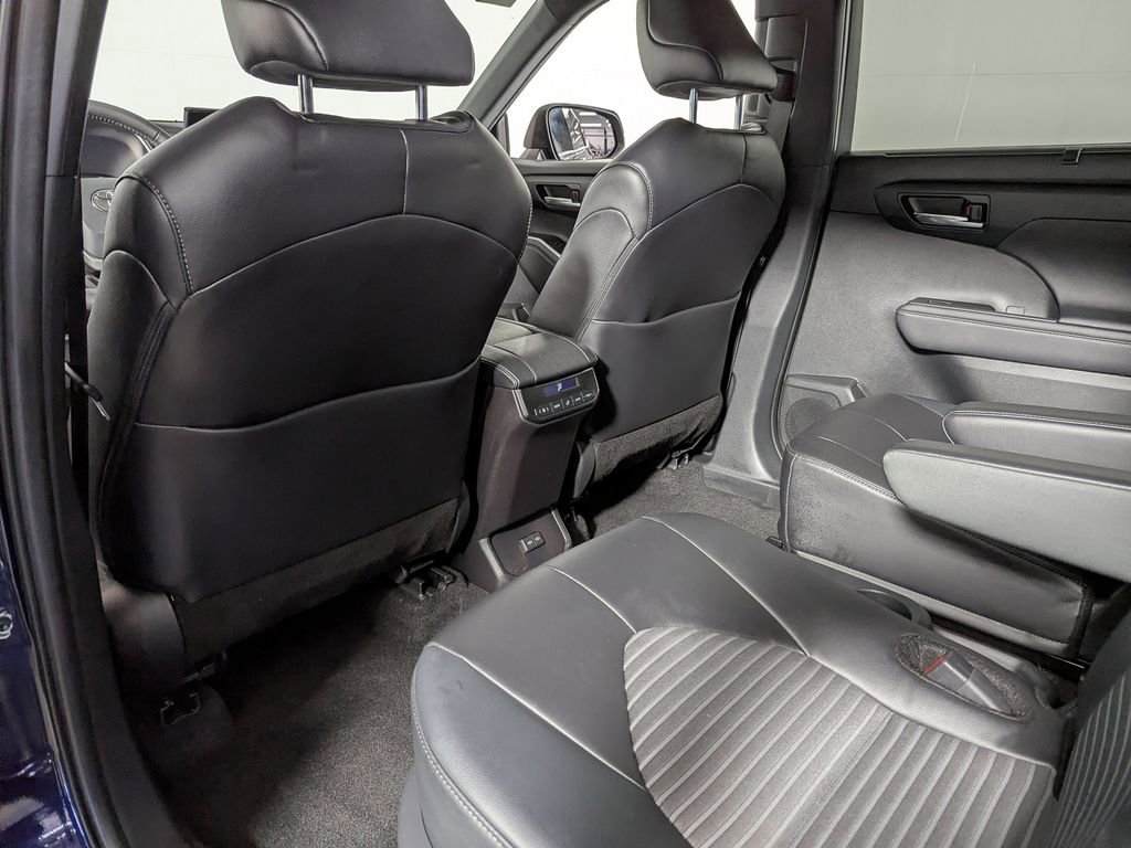 Used 2024 Toyota Highlander XSE image 46