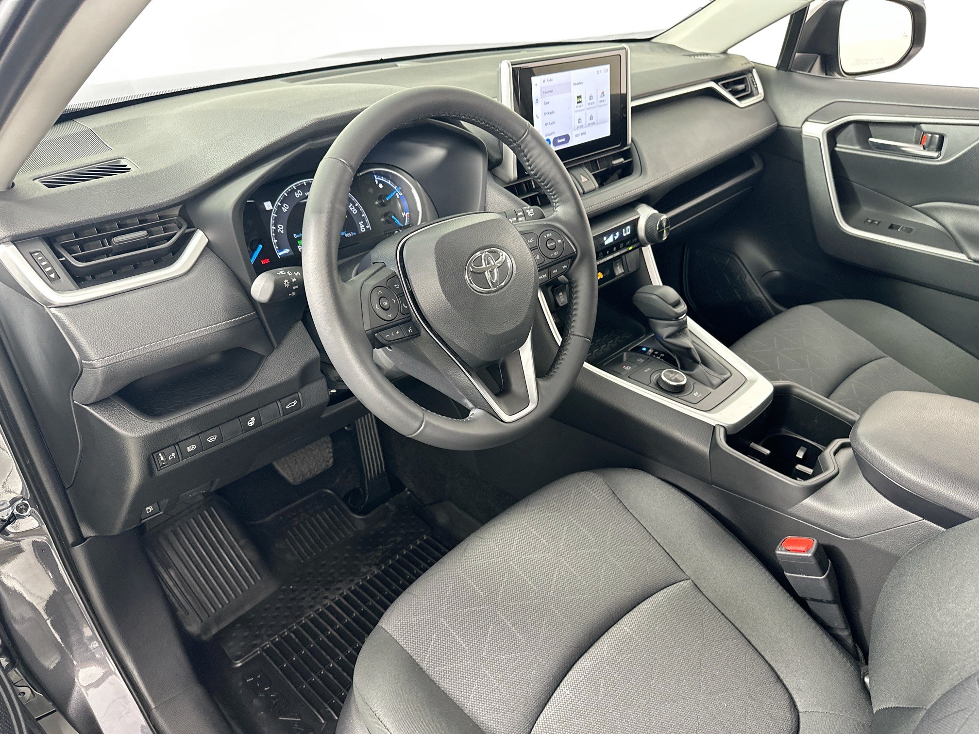 Used 2025 Toyota RAV4 XLE w/ Convenience Package AWD/4WD image 9