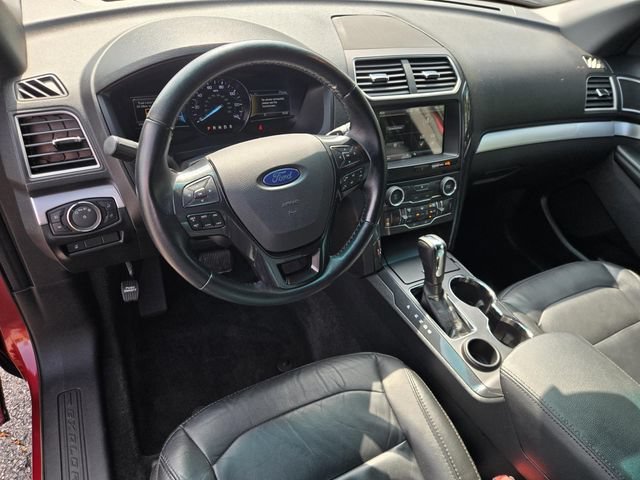 Used 2016 Ford Explorer XLT w/ Equipment Group 202A FWD image 11
