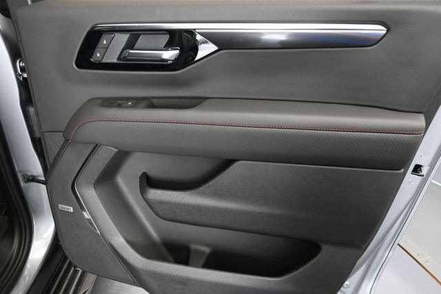 New 2026 Chevrolet Suburban RST w/ RST Capability Package AWD/4WD image 29