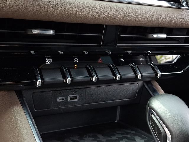 Used 2025 GMC Canyon Denali AWD/4WD image 26