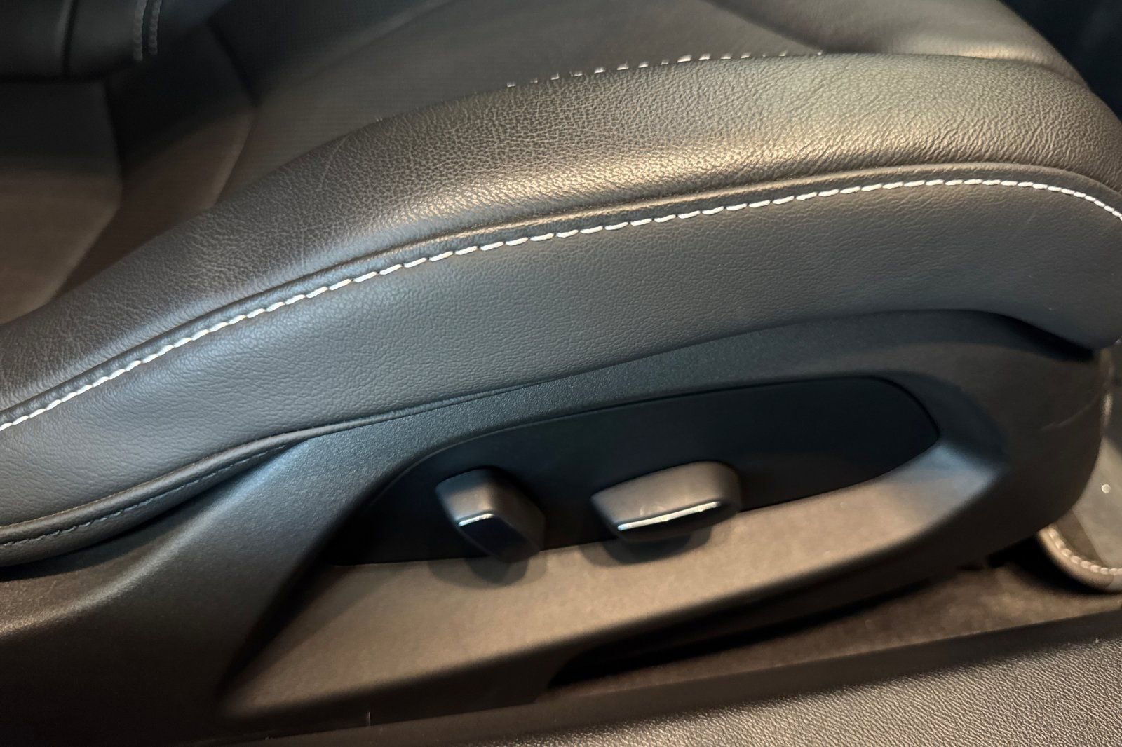 Used 2022 Chevrolet Corvette Stingray Convertible w/ Z51 Performance Package image 20