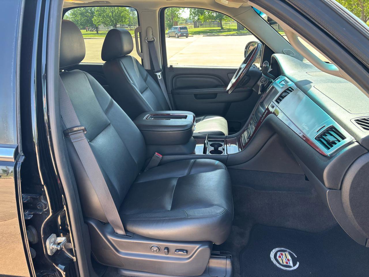 Used 2014 Cadillac Escalade Luxury RWD image 8