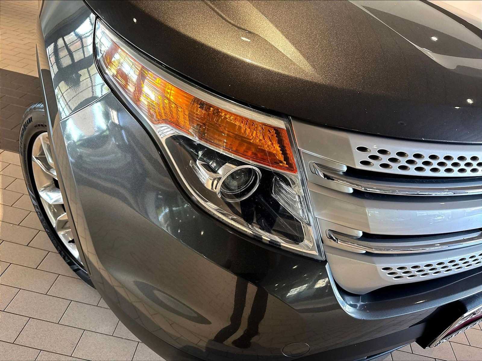 Used 2015 Ford Explorer XLT w/ Equipment Group 202A AWD/4WD image 15