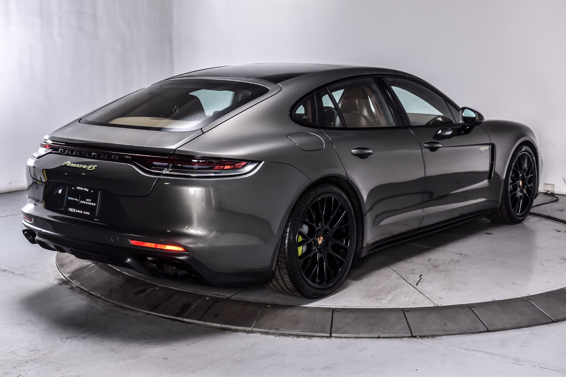 Used 2023 Porsche Panamera 4S w/ Premium Package AWD/4WD image 6