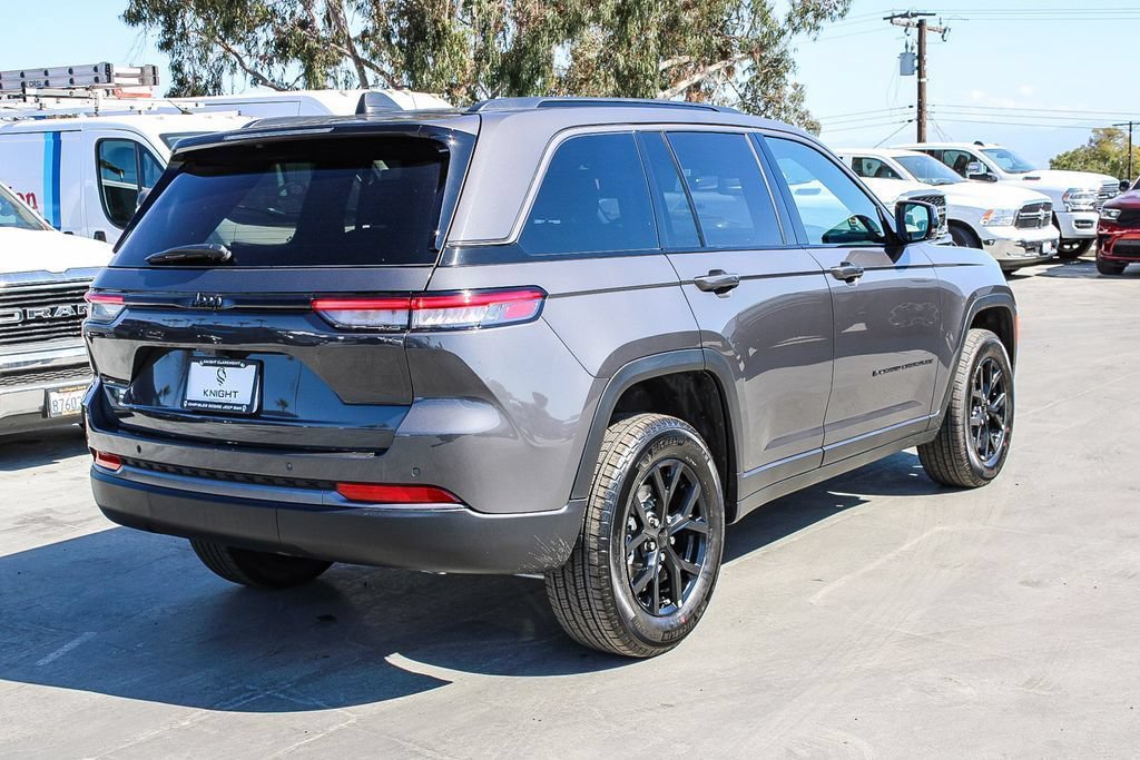 New 2026 Jeep Grand Cherokee Altitude RWD image 9
