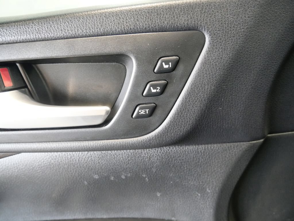 Used 2016 Toyota Highlander Limited AWD/4WD image 34
