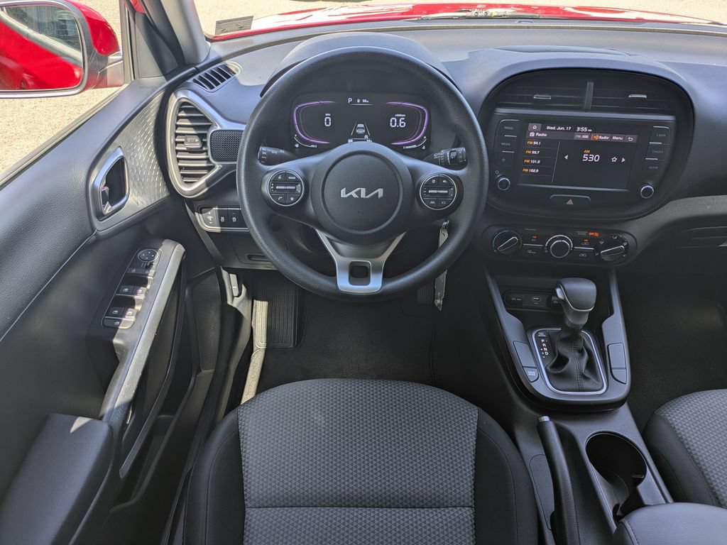 Used 2023 Kia Soul LX w/ LX Technology Package FWD image 16