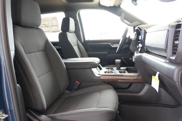 New 2026 GMC Sierra 1500 Elevation w/ LPO, Elevation Black Package image 17