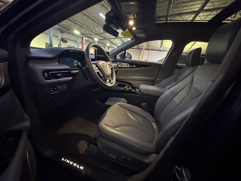 Used 2022 Lincoln Nautilus Reserve w/ Equipment Group 202A image 7