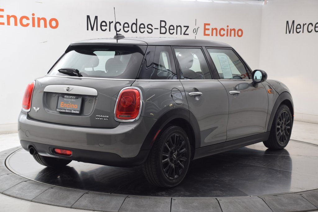 Used 2015 MINI Cooper 4-Door Hardtop image 6