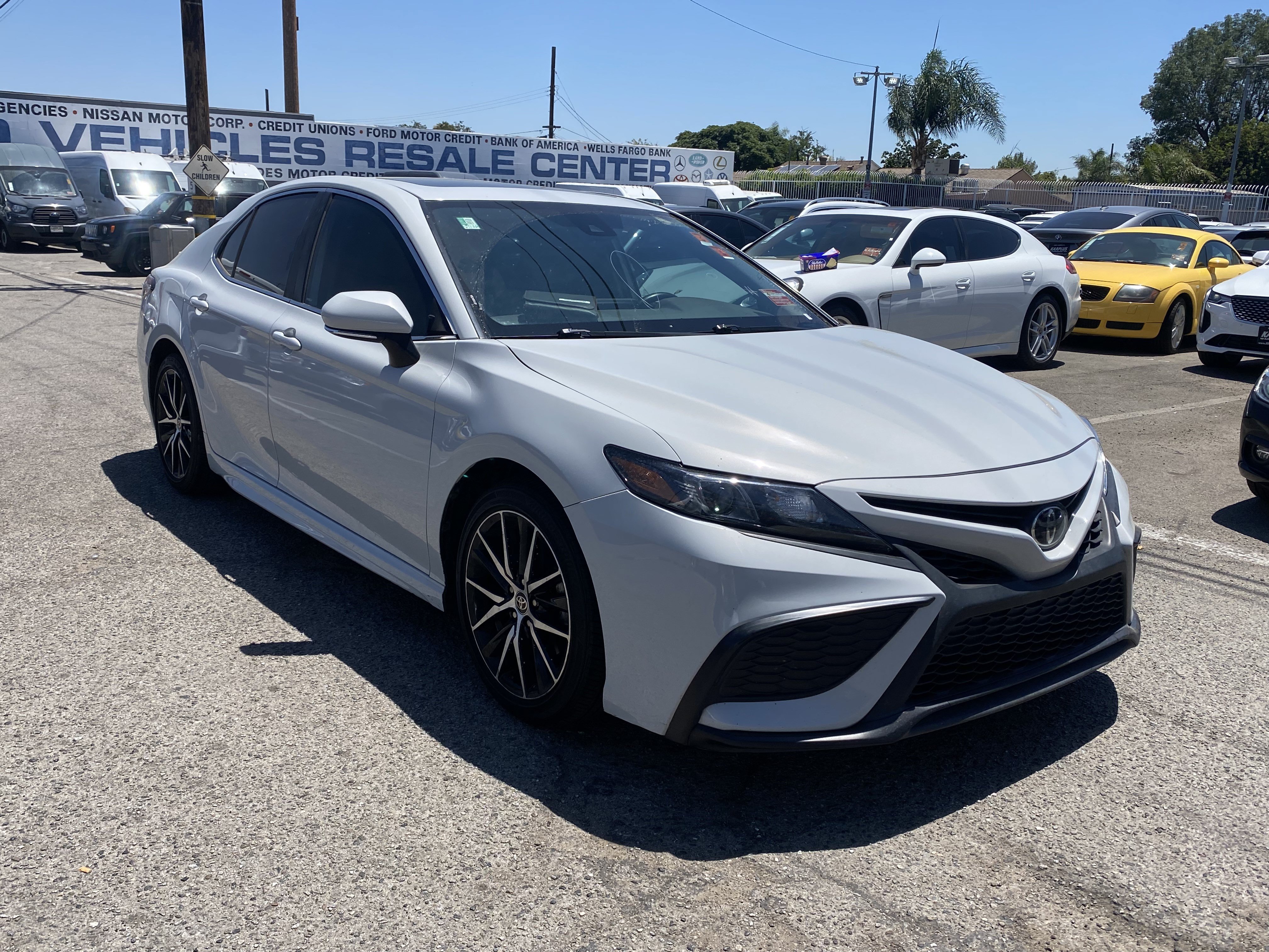 Used 2022 Toyota Camry SE w/ Audio Upgrade Package FWD image 7