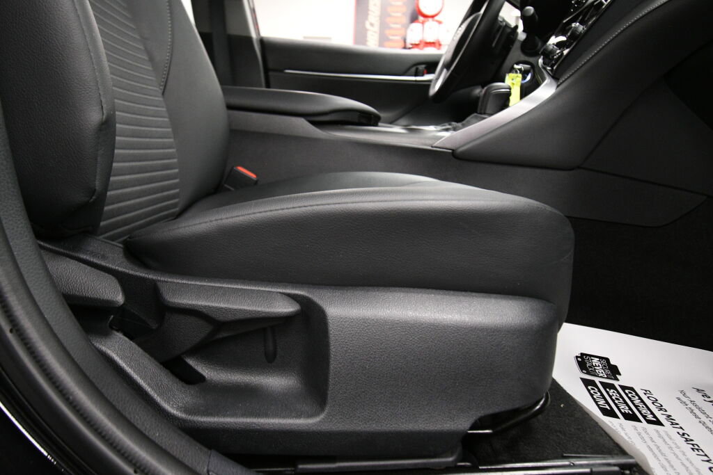 Certified 2023 Toyota Camry SE image 33