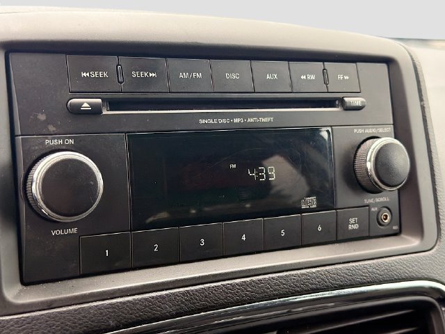 Used 2017 Dodge Grand Caravan SE FWD image 17