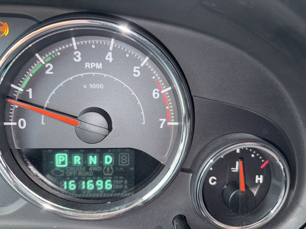 Used 2014 Jeep Wrangler Unlimited Sahara w/ Dual Top Group AWD/4WD image 12