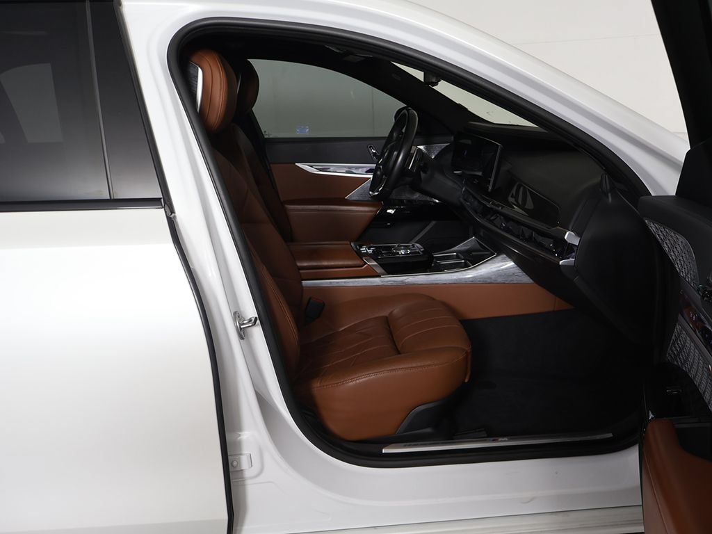 Used 2023 BMW 760i xDrive AWD/4WD image 34