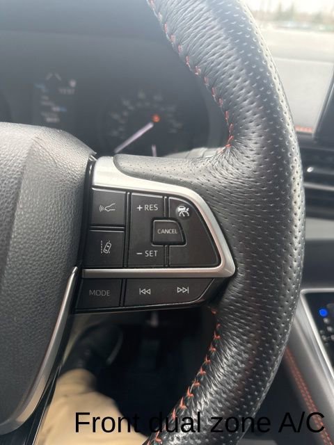 Used 2021 Toyota Sienna Limited image 23