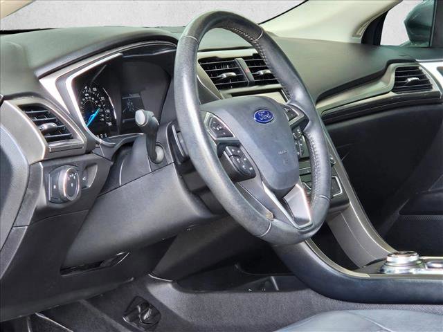 Used 2017 Ford Fusion SE w/ Fusion SE Technology Package FWD image 9