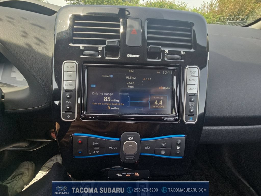 Used 2016 Nissan Leaf SV FWD image 21