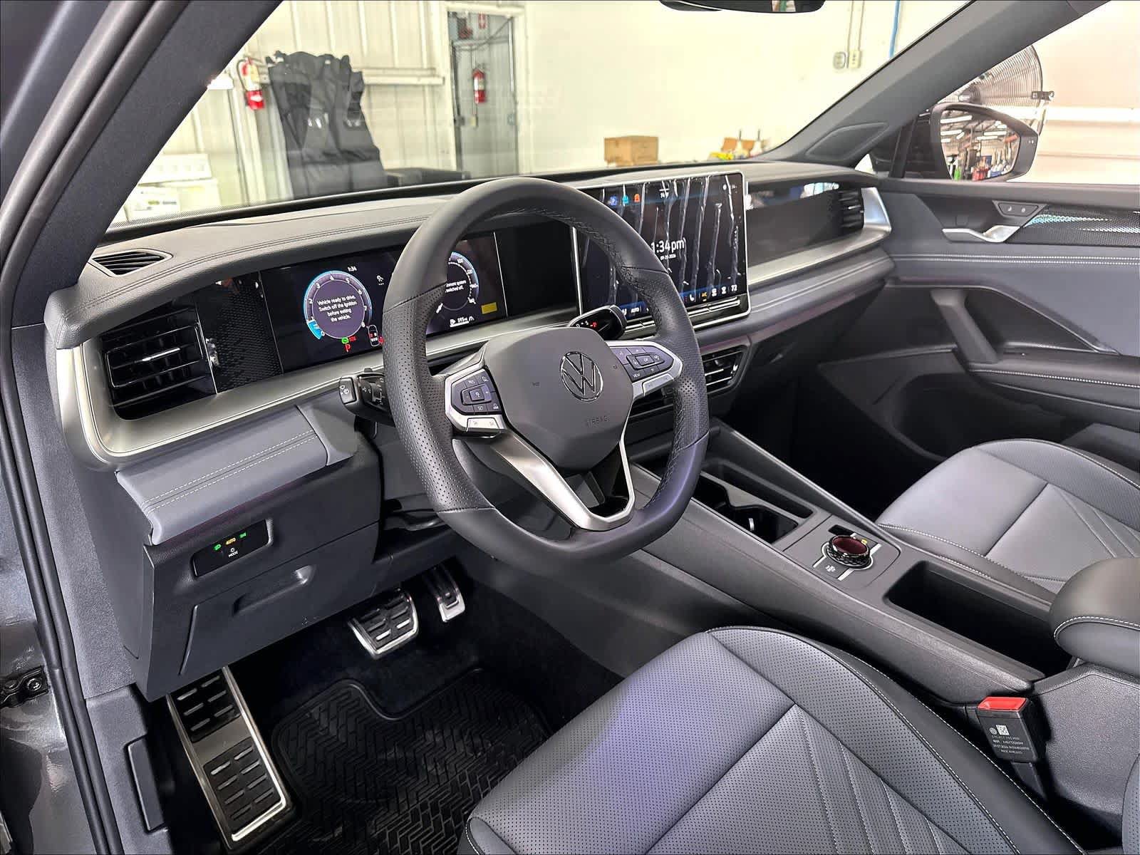 New 2026 Volkswagen Tiguan SE R-Line AWD/4WD image 7