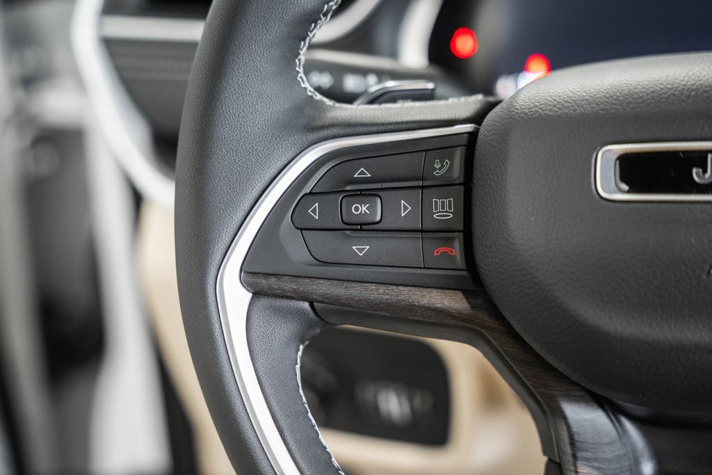 New 2025 Jeep Grand Cherokee L Limited w/ Luxury Tech Group II image 28