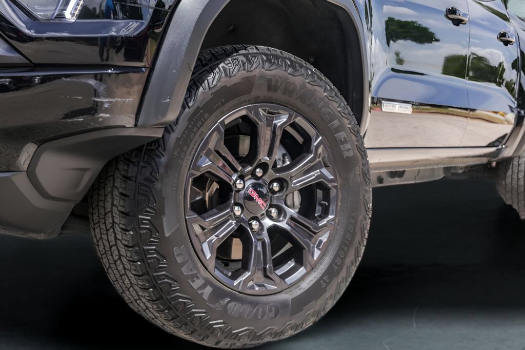 Used 2025 GMC Canyon Elevation w/ Convenience Package RWD image 3