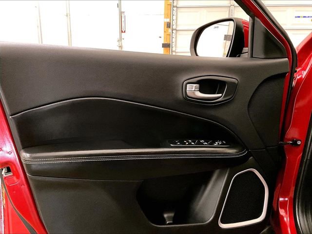 Used 2018 Jeep Compass Latitude w/ Cold Weather Group AWD/4WD image 22