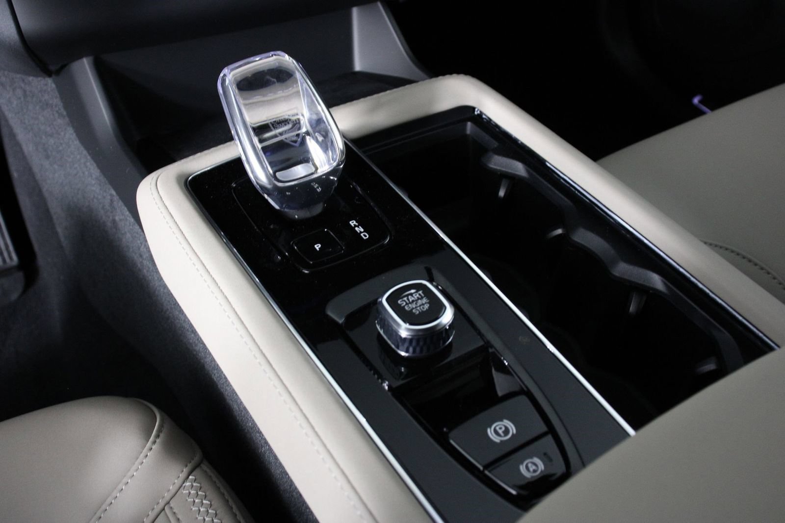 New 2026 Volvo XC90 T8 Plus w/ Protection Package Premier AWD/4WD image 7