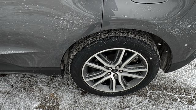 Certified 2023 Ford Edge Titanium w/ Class II Trailer Tow Package image 27