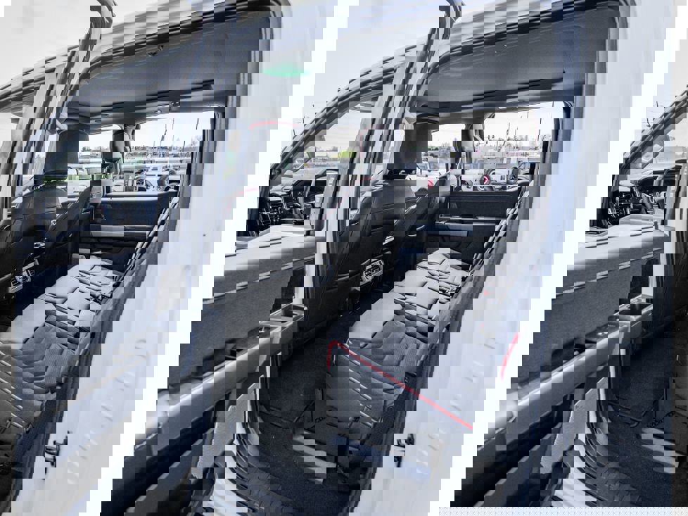 New 2026 Ford F250 Lariat w/ Black Appearance Package image 23